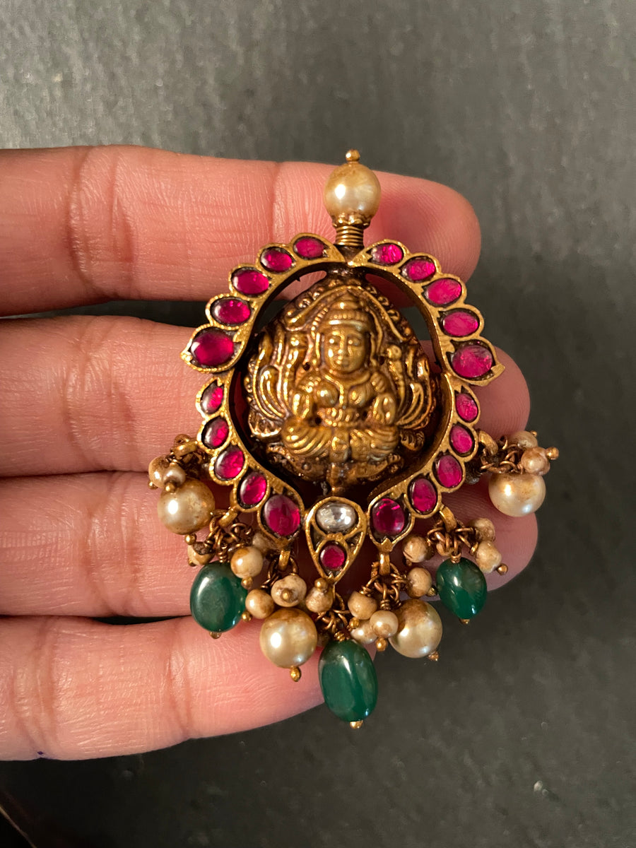 Gold lakshmi pendant deals price